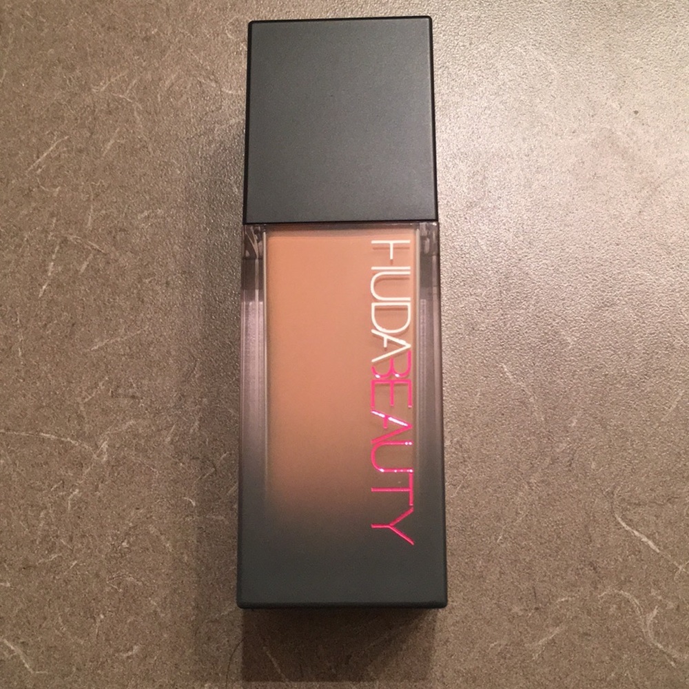 Huda Beauty Faux Filter foundation in Cocoa